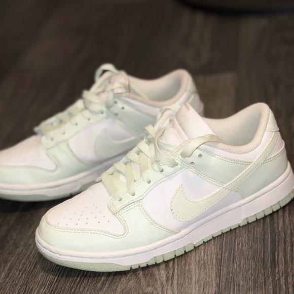 WOMENS NIKE DUNKS- 7.5- Mint/White - Picture 1 of 6